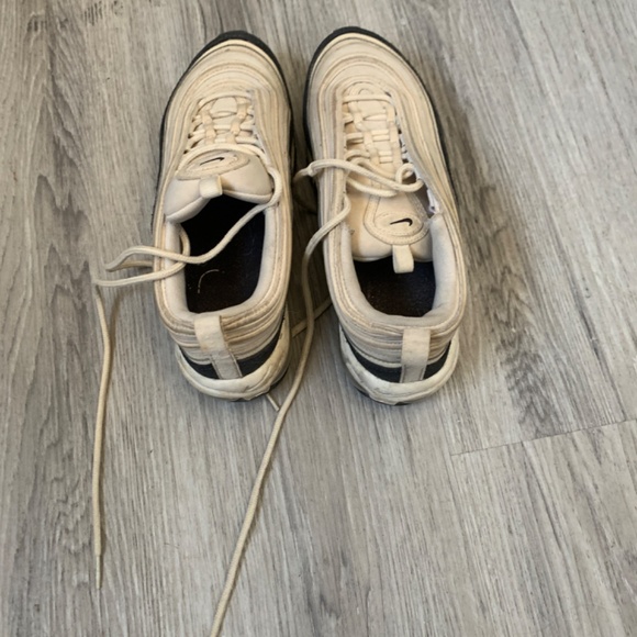 Women’s size eight Nike - Picture 2 of 2